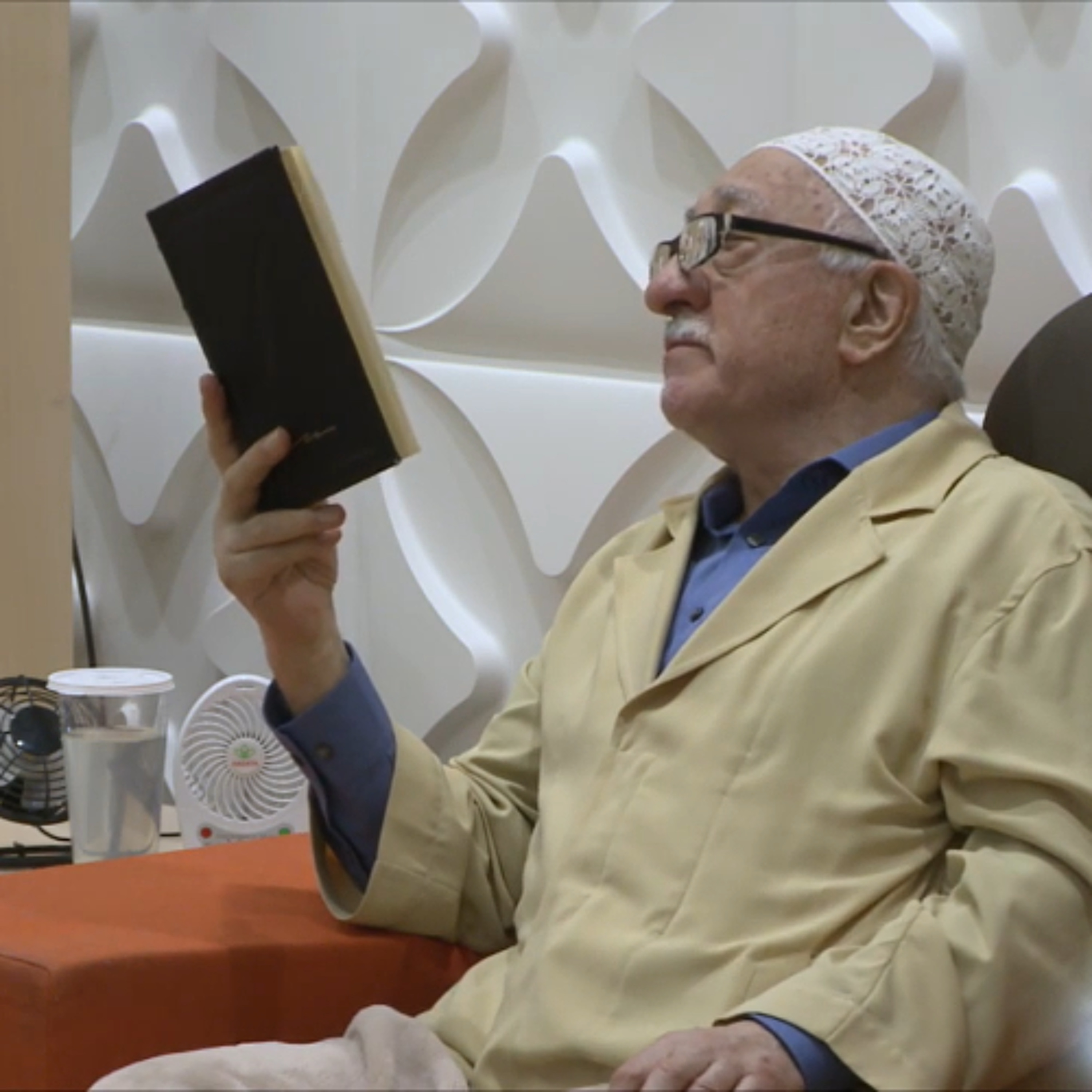 2017-04-30-1 SOHBET (Ders arası) Hocaefendi YAZI Okuyor - Münâcât ve Na’tler