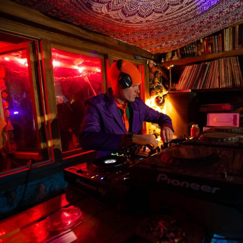 Raveyard, Cabin Set