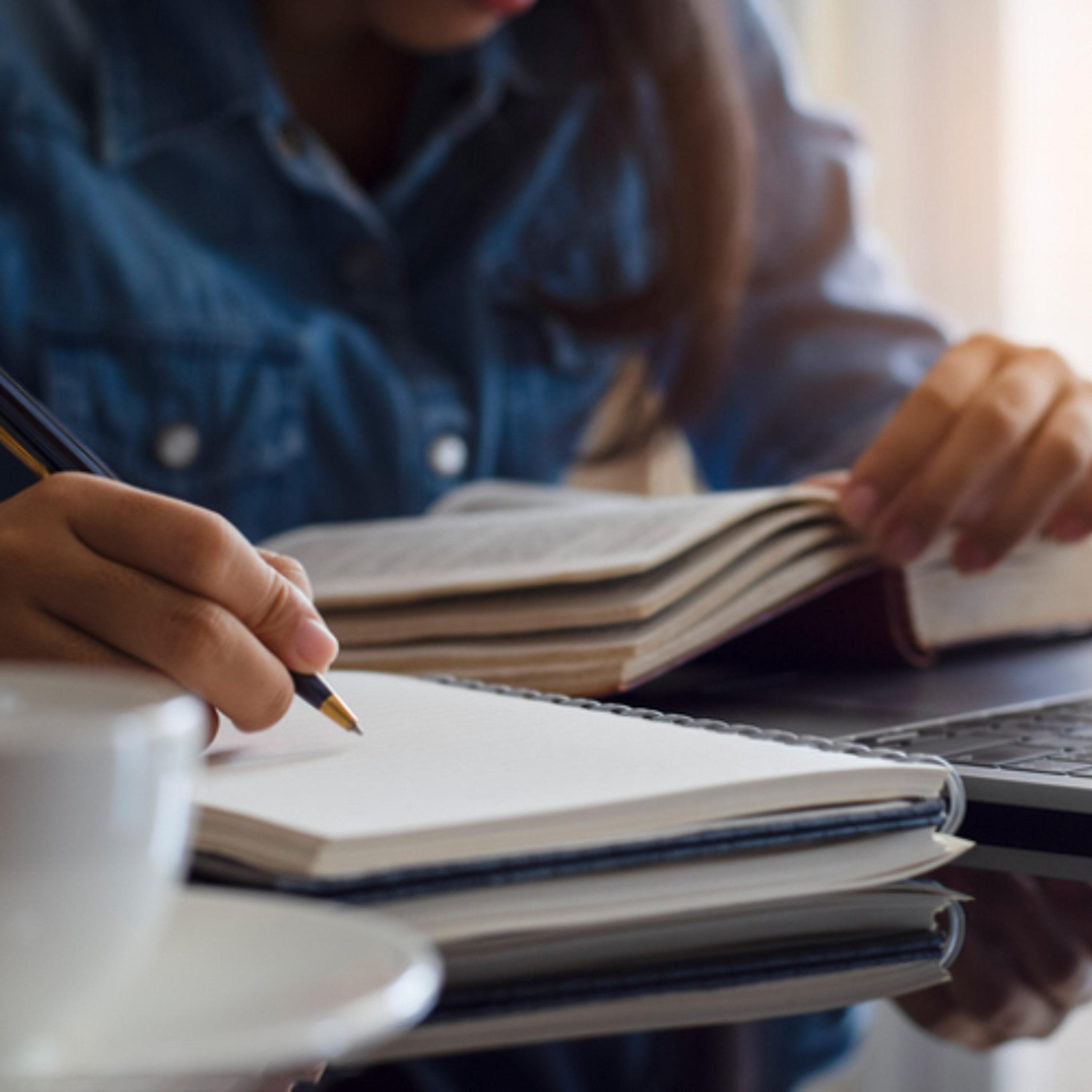 cover of episode Build or Buy RAG? Four Questions to Guide Your Approach to Retrieval Augmented Generation for GenAI - Audio Blog