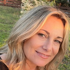 Jasmine Steckler of Healing Arts-SkinLuv Gualala CA talks with host Leigh Anne Lindsey
