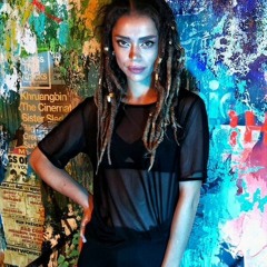 Curiosities 012 - Cici