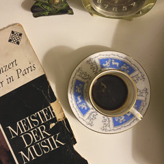 ربيعَ عُمرٍ شابَ بينَ يديّا ..