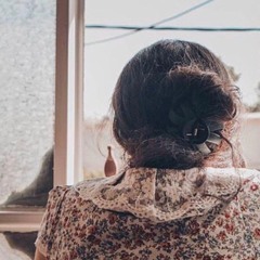 من عز النوم بتسرقني *