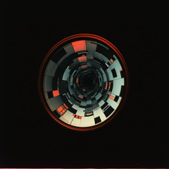 歪んだ鏡 (Twisted Mirror)