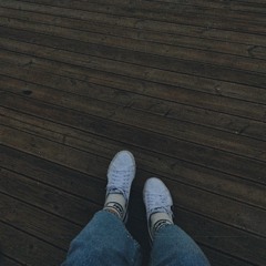 Therapist (Mae Muller)_bin (2020)