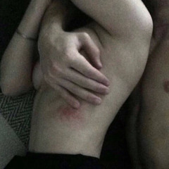 شبح حبك يطاردني