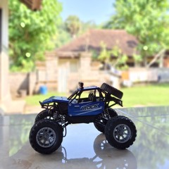 Mr.Rayen Feat Omang Verly - Tresna Butuh Materi.mp3