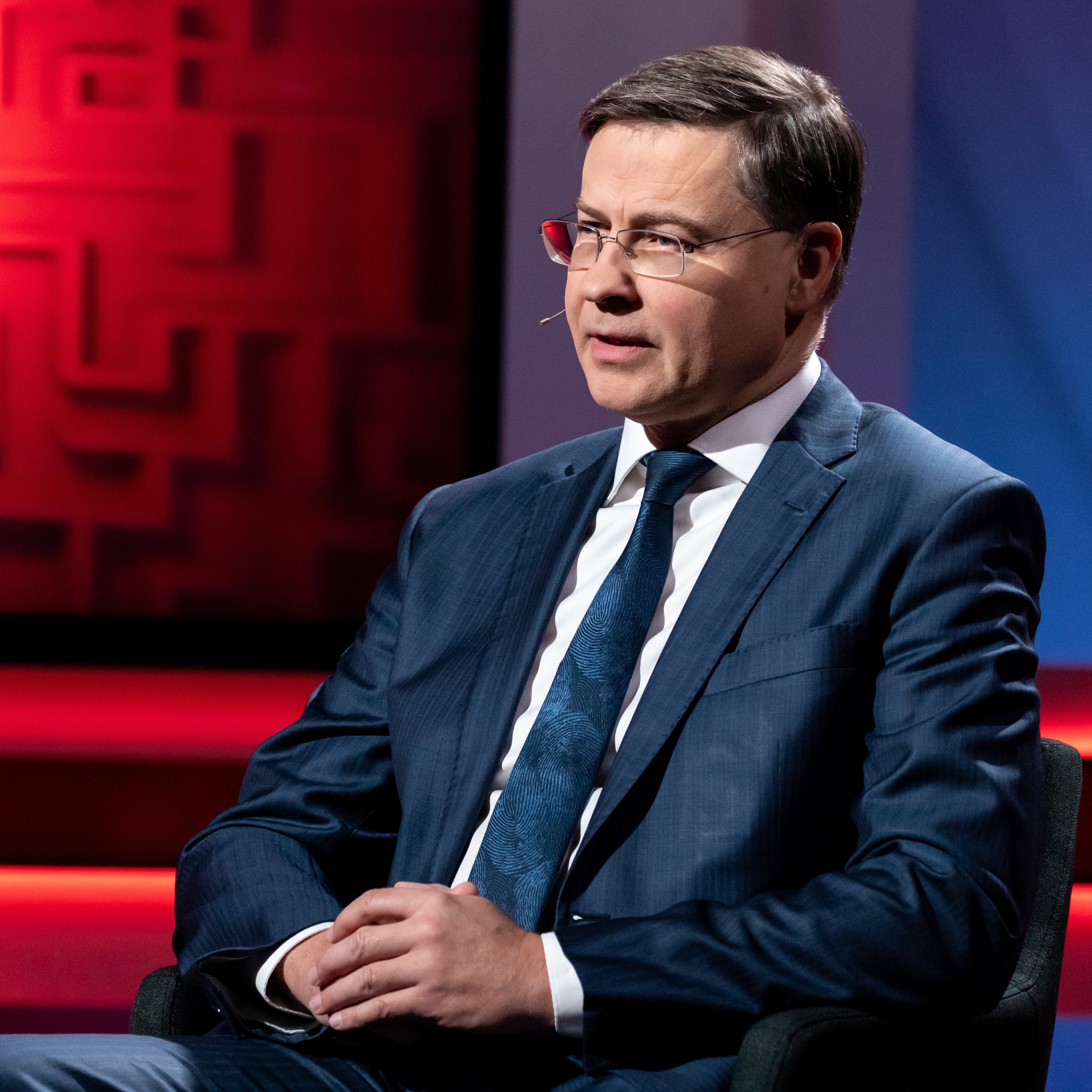 "Viens pret vienu" - Eiropas Savienības komisārs Valdis Dombrovskis episode artwork