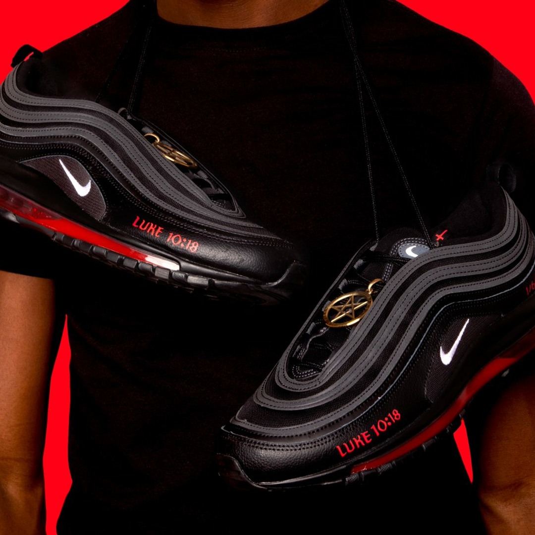 luke 10 18 nike shoes