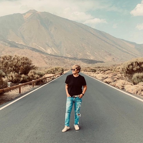 IN THE WAY    /     LUCRECIA DEL VALLE ( DJ LUUH ).