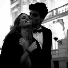 مرت صدفه وقفت بهالذهول🤍.