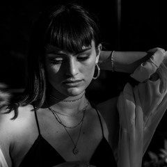 برو آنجا که بود چشمی و گوشی با کس