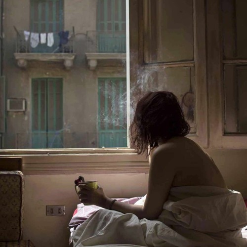 انا ف البُعد متحاوط بِطيف ريحتك