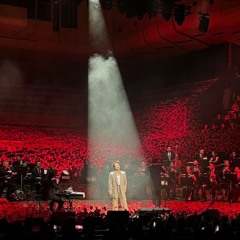 chỉ cần cứ là Em