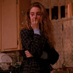 ‎⁨انا مُش عايش من بعدو."⁩