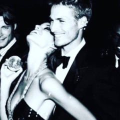 بموت عليك بحبك بجنون