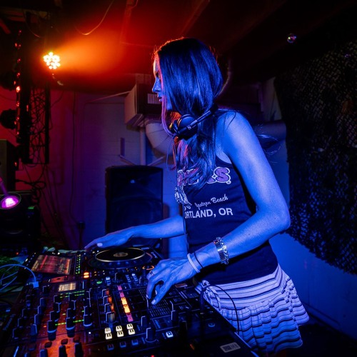 What's a Femme Fatale to do? -Plumhouse Set