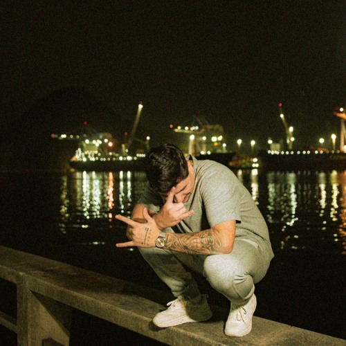 EU SEI QUE EU SOU FEIO, MAS É DO FUZIL QUE TU GOSTA - DJ KOREIA, MC LEON, MC ARTHUR SHEIK