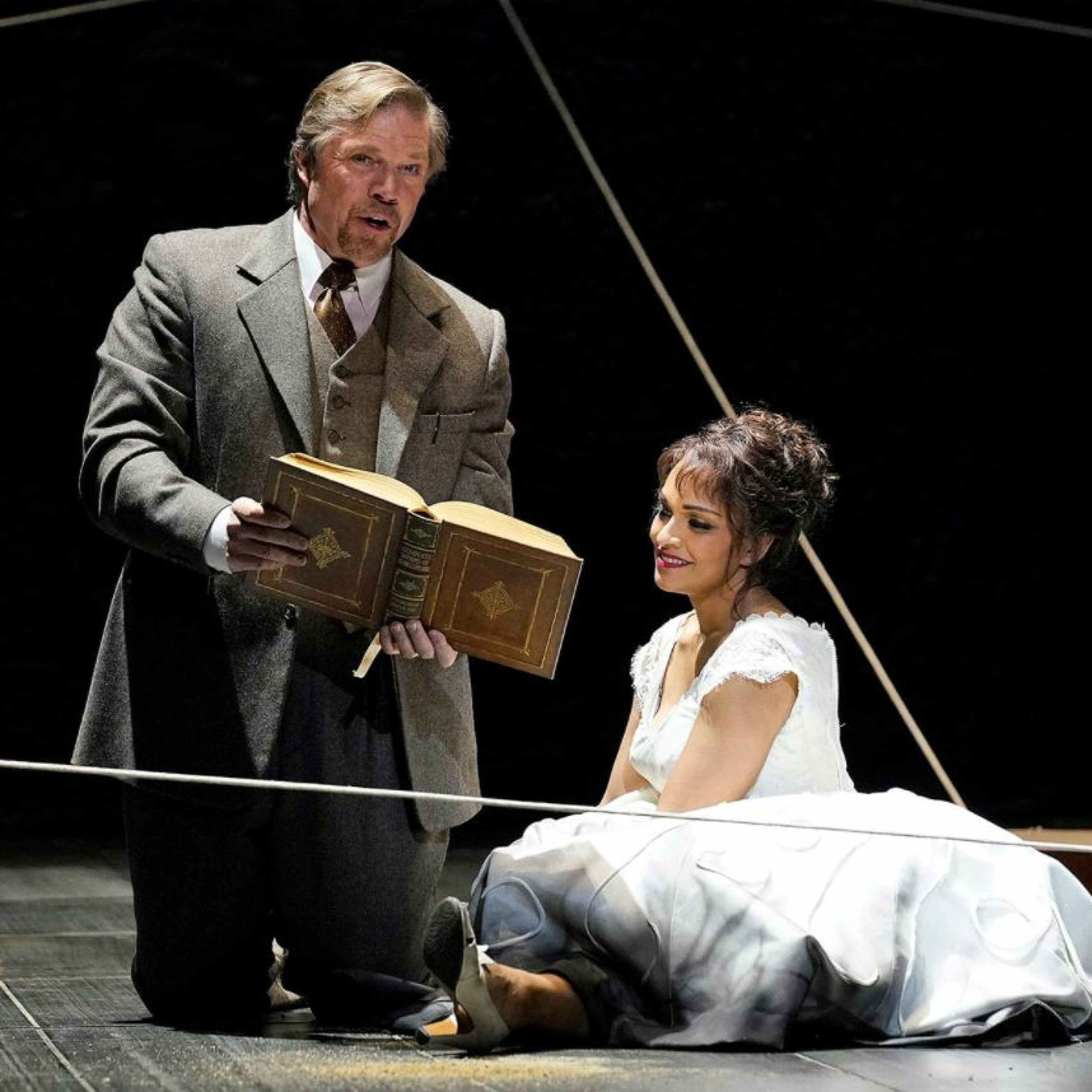 LA Opera Podcasts: Detrás del telón