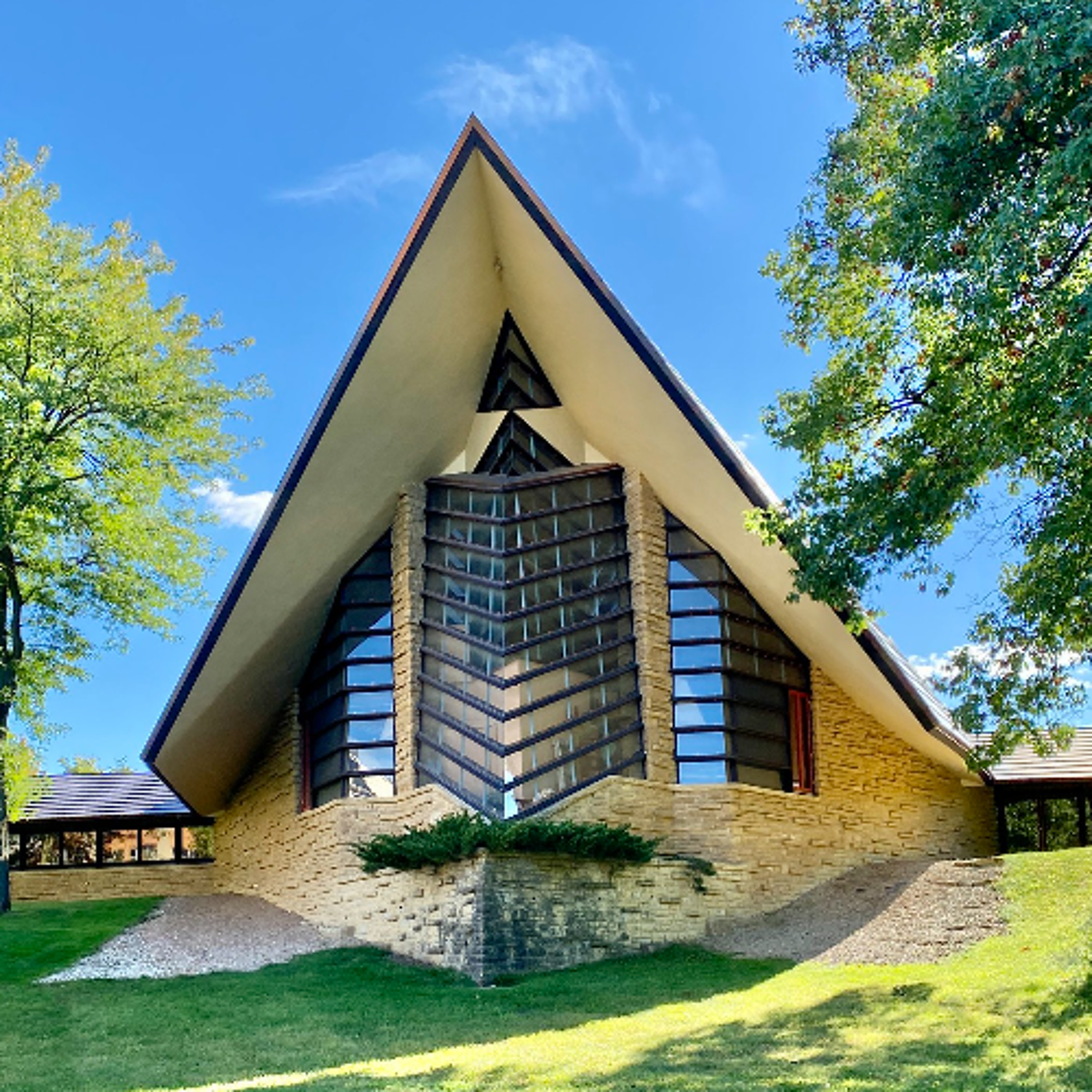 Frank Lloyd Wright’s Unitarian Meeting House Marks 75th Anniversary