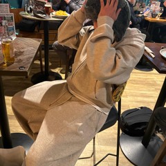 she on a wave, she on a vibe