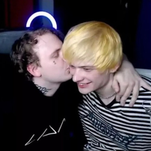 ебашит менч