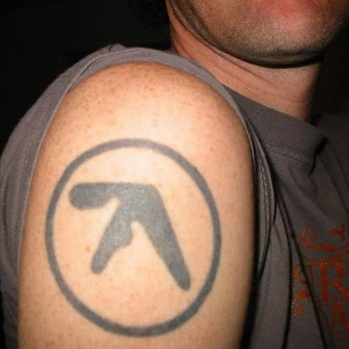 Aphex Twin vs. Wu-Tang Clan - Iz-Us/Hellz Wind Staff [DJ Email Mix]