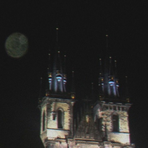 halloween (prod.Isak Roen + fybelx)
