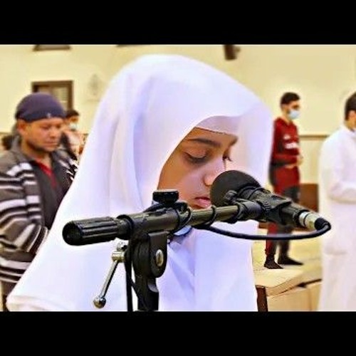 يؤم المصلين في أول أيام عيد الفطر المبارك |- علي عبدالسلام اليوسف