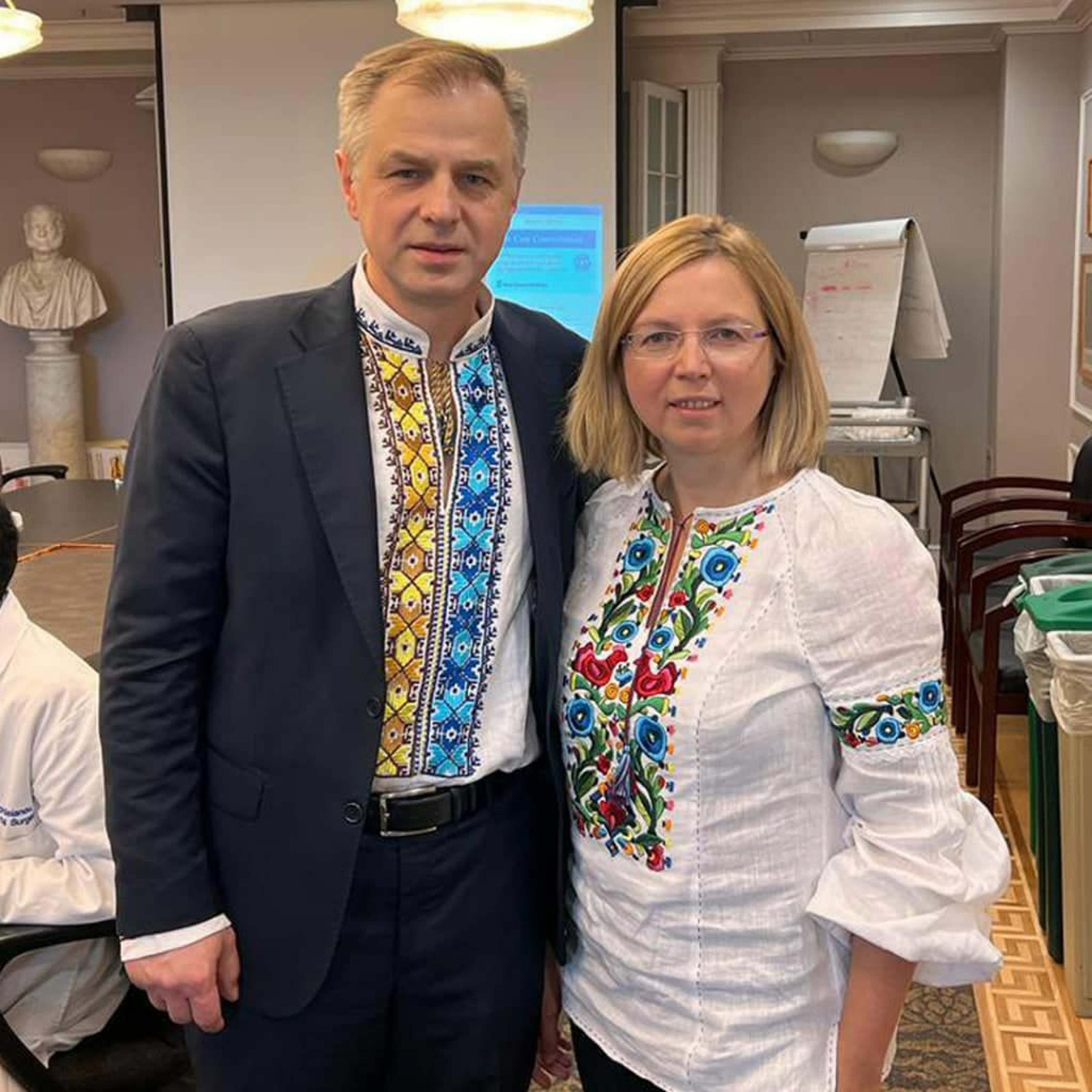 cover of episode Ukrainian American doctors Nelya and Serhii Melnitchouk improve cancer and trauma care in Ukraine
