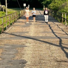 Girls on the Bridge ( f. / Pooh Girl )