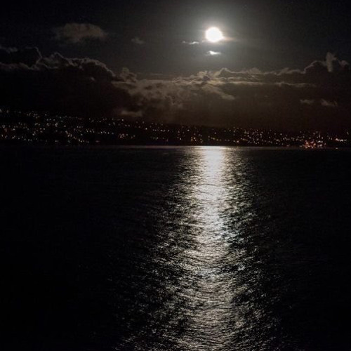 انتي اللي عايش عمري ليها واللي قلبي بين ايديها❤️