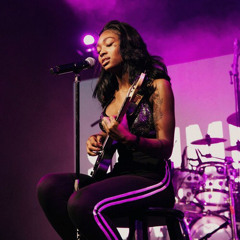 Summer Walker Session 32 (C STAGGZ ALTO SAX FT CRILLUM KEYBOARD COVER)