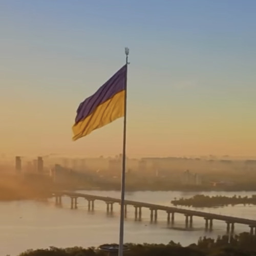 Scorpion with Ukraine - Now listen to my heart, its says UKRAINIA!