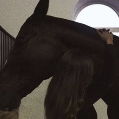 اسقيه ولغيري يميل..