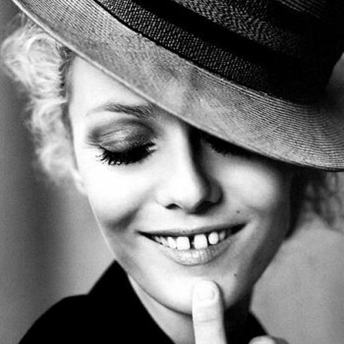 Vanessa Paradis & M - La Seine ( re disco ver ''a Monster in Paris'' extra OST reMix) back to 2011
