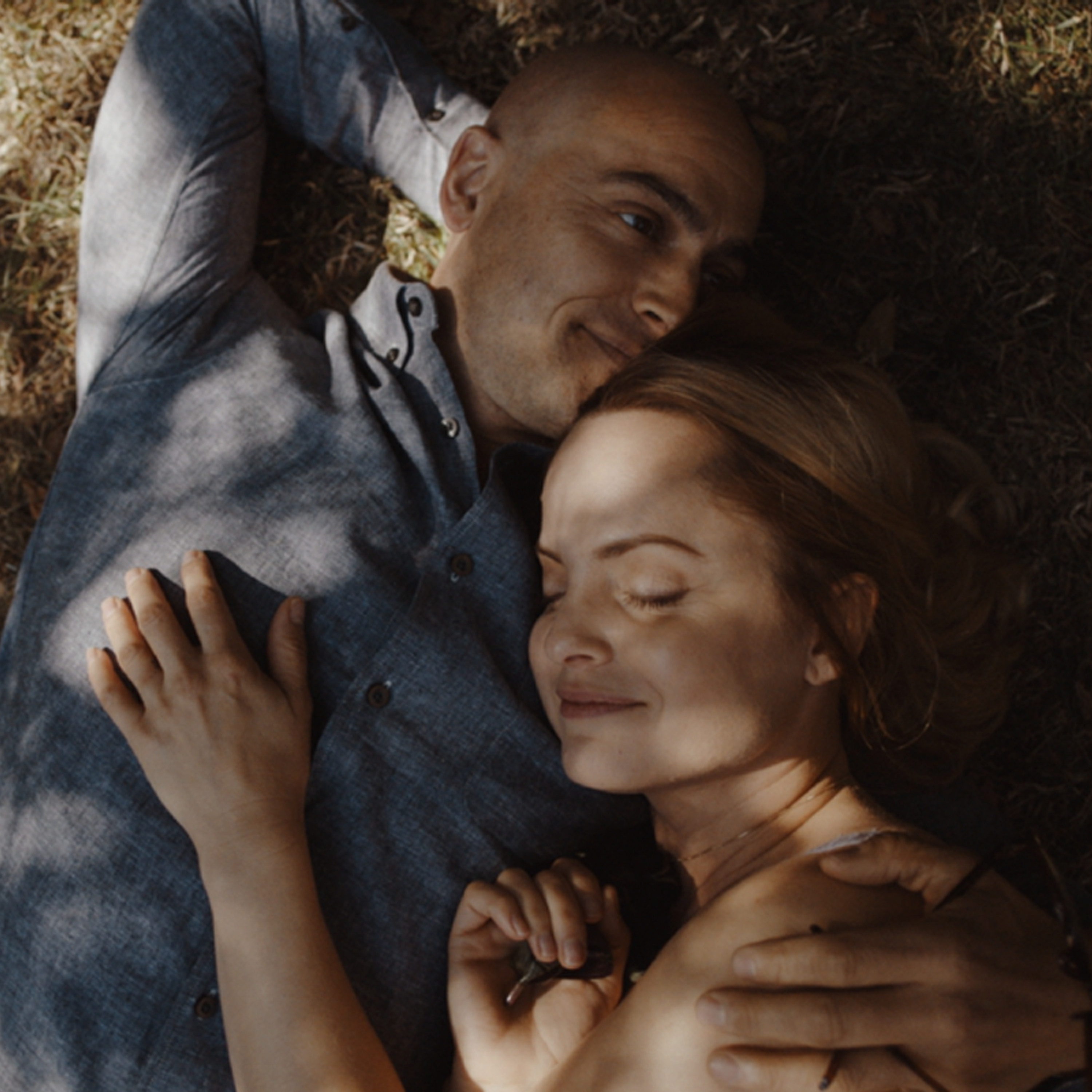 cover of episode Grace and Grit: An Interview with Sebastian Siegel and Jullia Ormond