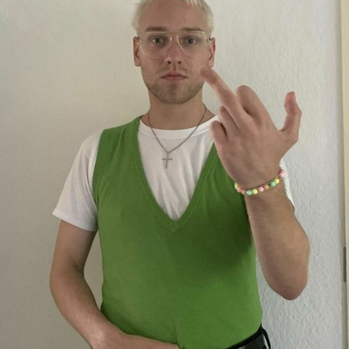 "Baddy im Cafe" by Fliggsy (unreleased)