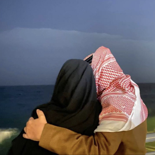 ‏" تغريني البسمه على وجهك الزّين / مثل ما يغريني المطر في بلادي 🤍