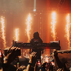 Beauty and a Beat x Turn on the Lights x Make You Sweat (Knock2 Remix)