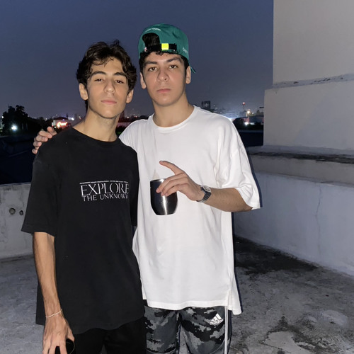 nothing in between w/ frendi (prod. maxim)