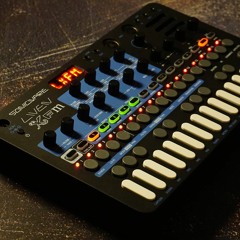 02 - Strummed Minor 7 To Detuned Squares With XFORM