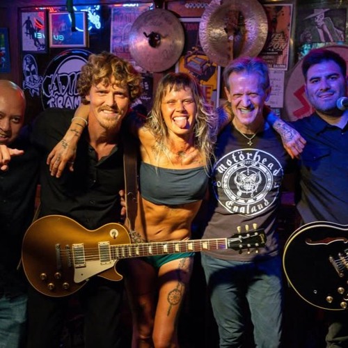 Tommy Snorts Hollywood