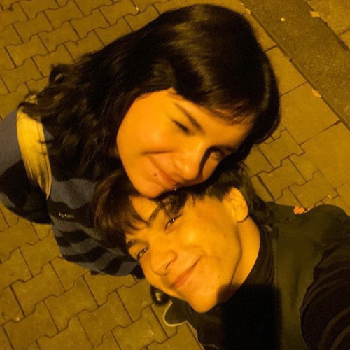 صعبه لو من عندي حبيب اضيعه .
