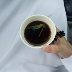مع ان كل فرض لا اذن المذن اصليه معي ضيقة اللي مايصليه في وقته .