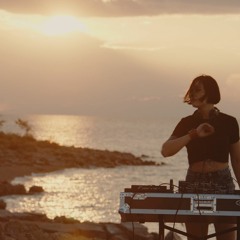 Adriana Ray/sunset LIVE Issuk KUl lake