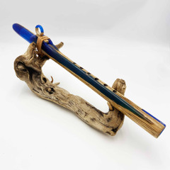 Flûte Amérindienne en Chêne & Résine Bleue – G# 432Hz