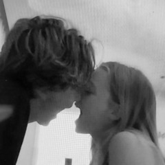 لا استطيع العيش بدونك sara