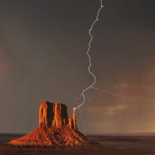 M0ns00n MiX- Cashmere Radio - Above The Clouds #16 w/ Slowfoam