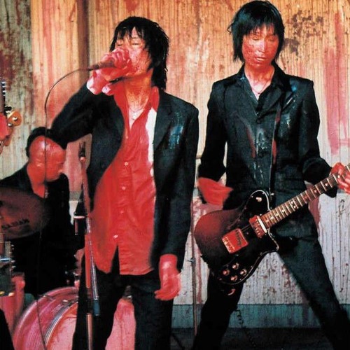 @sickrotted-moon cries (qiio+comanati)